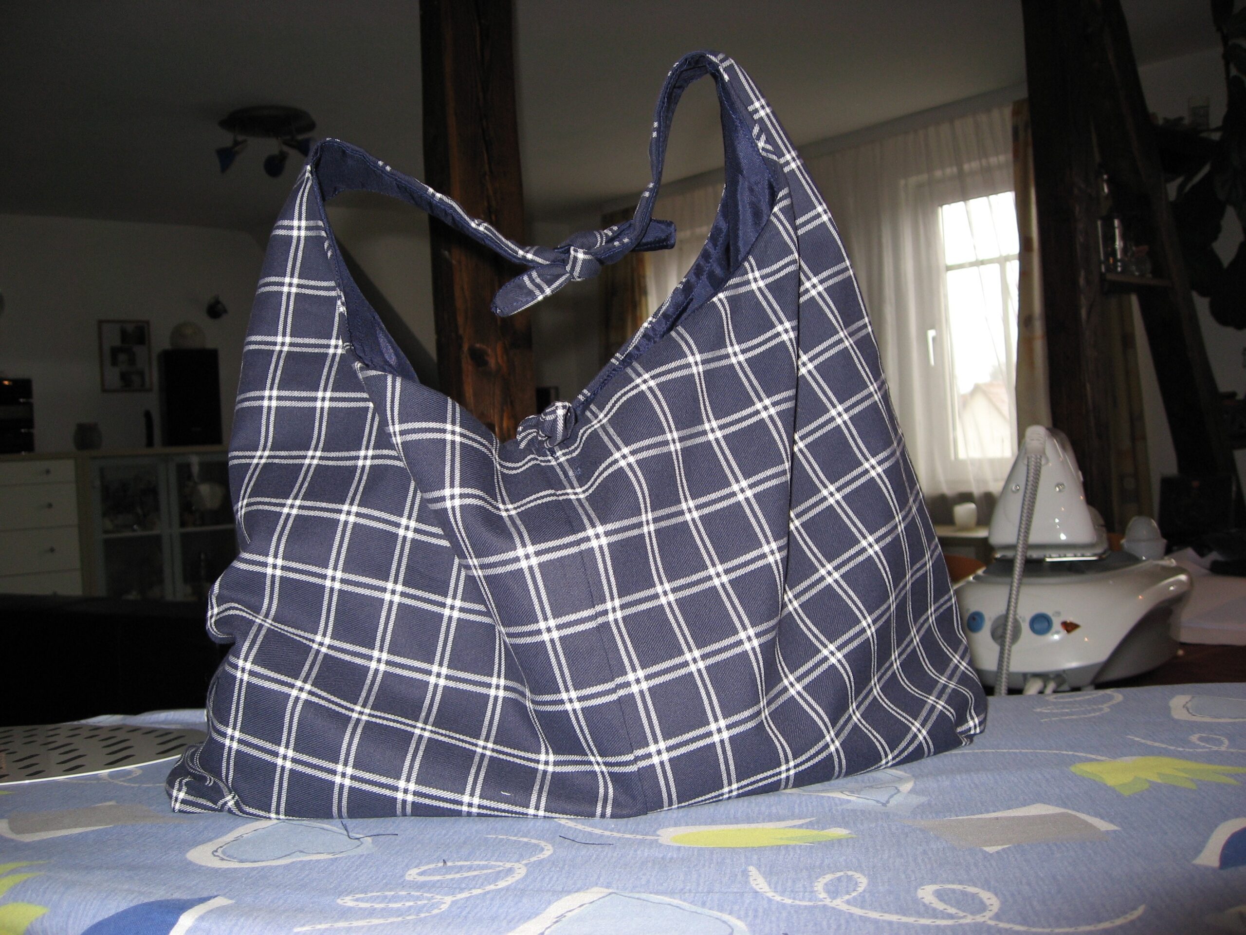 Knotentasche aus Ikea Stoff